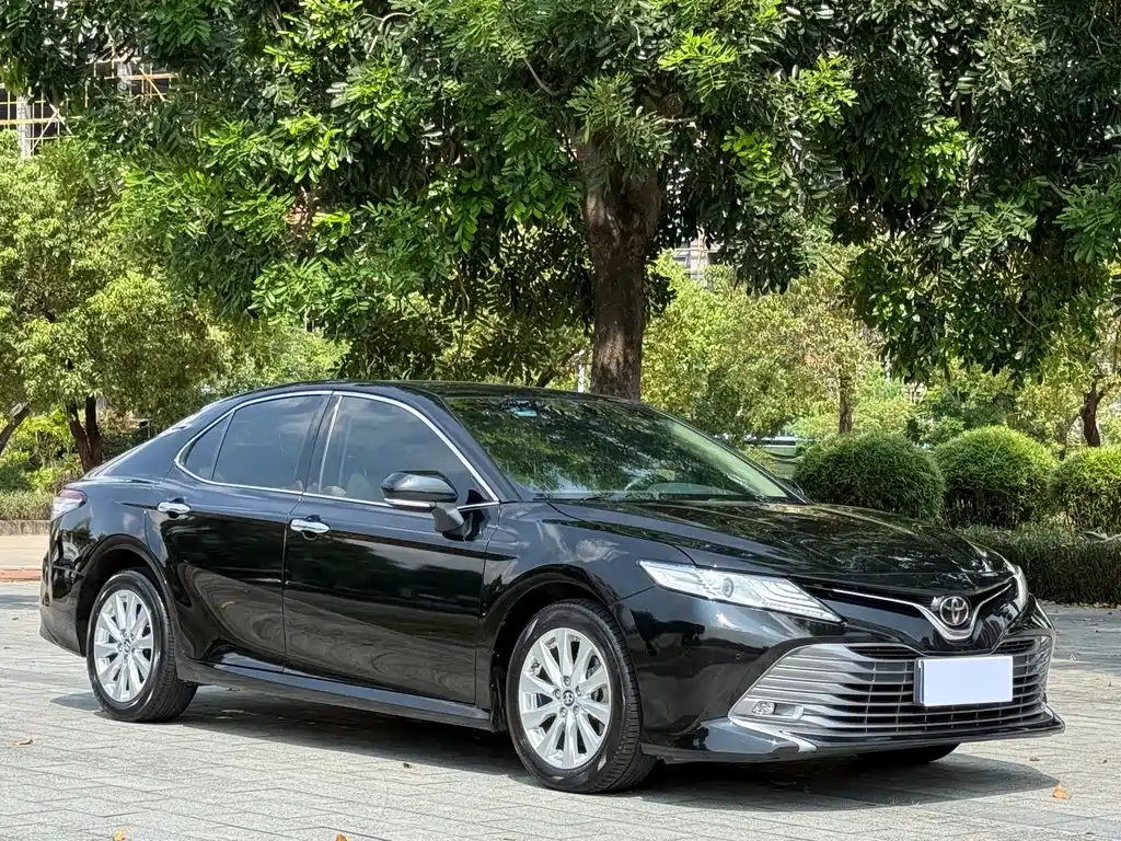 Toyota Camry — миниатюра 3