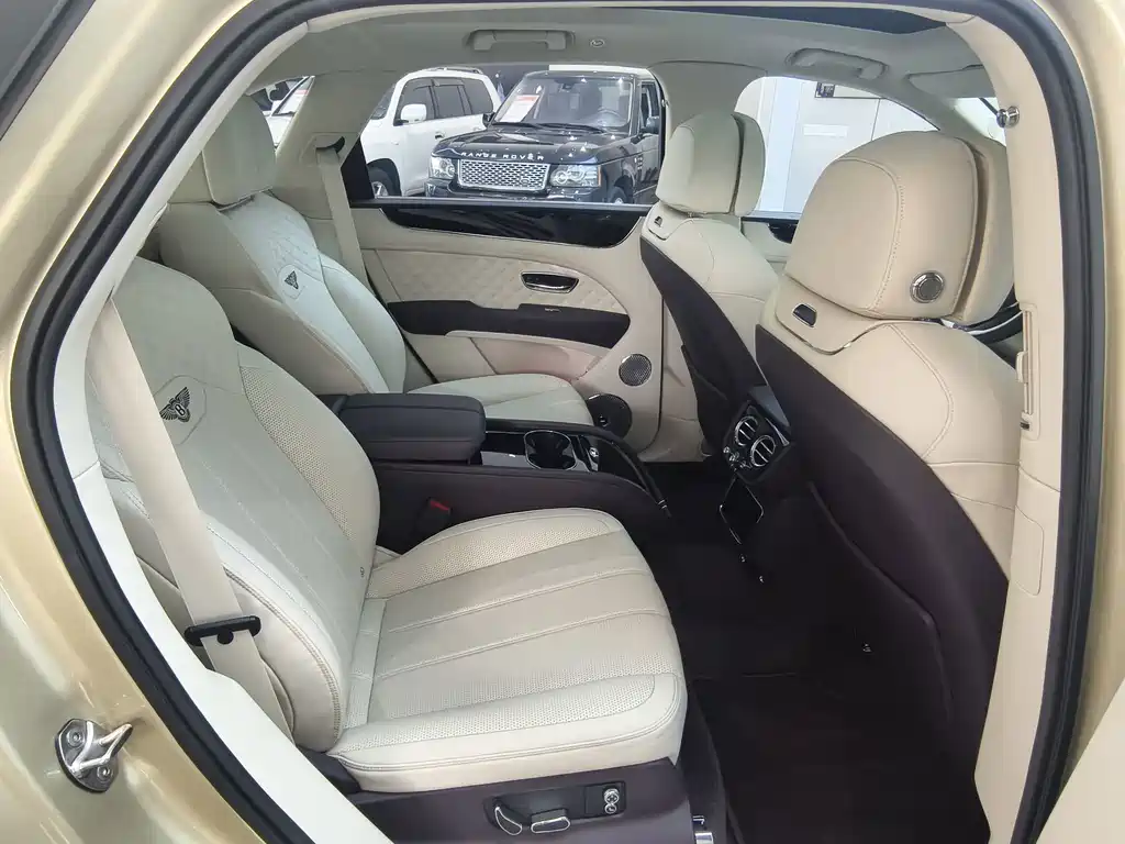 Bentley Bentayga — миниатюра 7