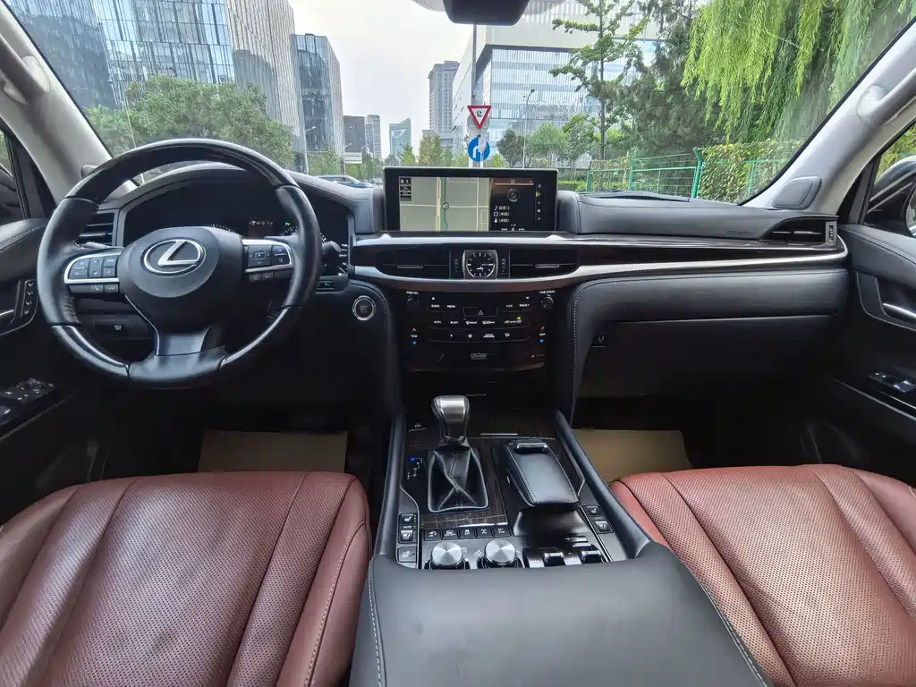 Lexus LX — миниатюра 10
