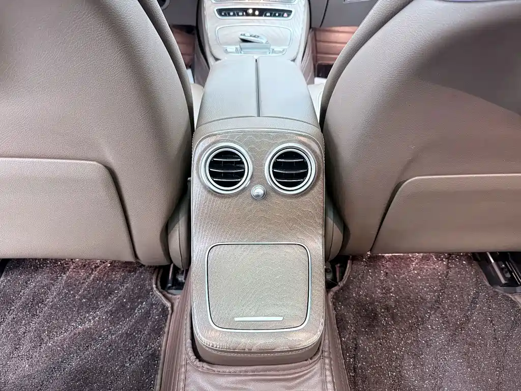 Mercedes-Benz E-Class — миниатюра 11