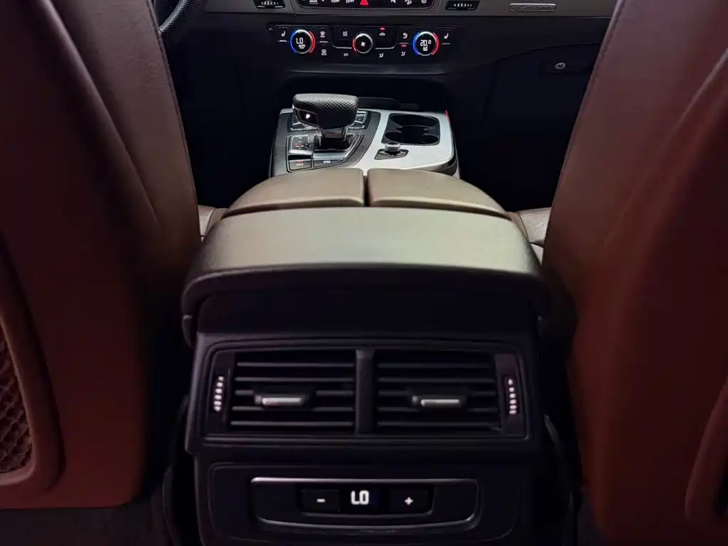 Audi Q7 — миниатюра 11