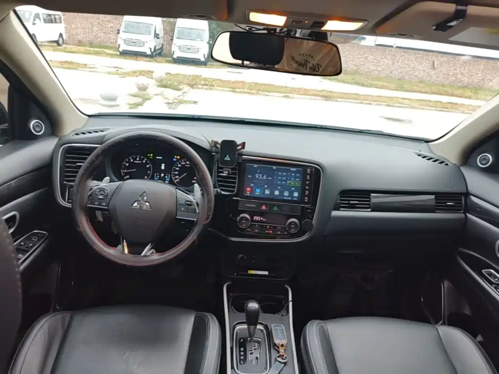 Mitsubishi Outlander — миниатюра 10