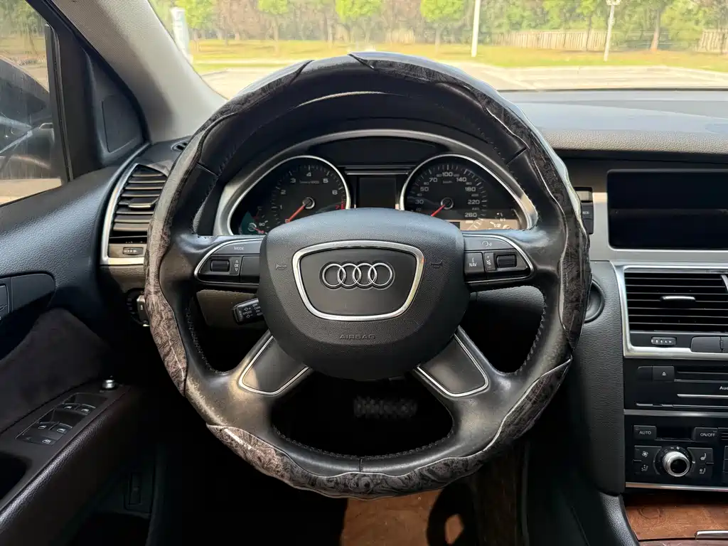 Audi Q7 — миниатюра 9