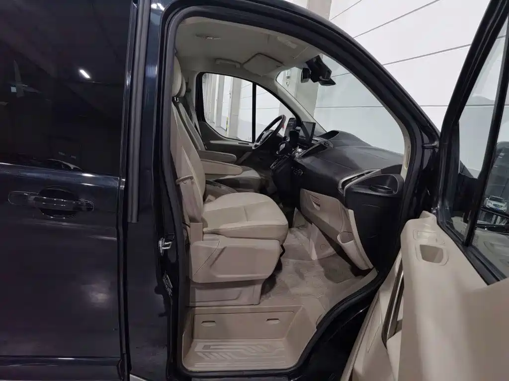 Ford Tourneo — миниатюра 23