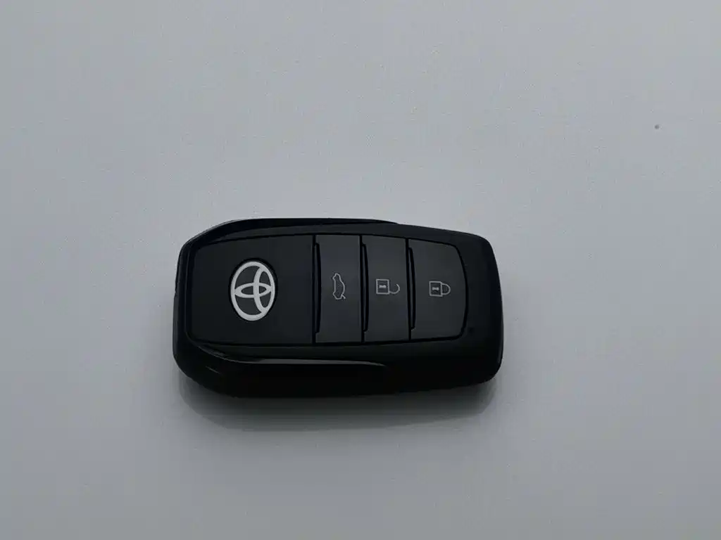 Toyota Camry — миниатюра 19