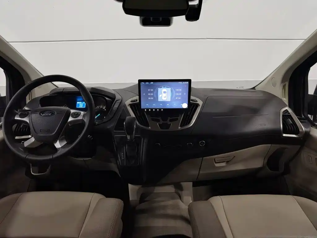 Ford Tourneo — миниатюра 5