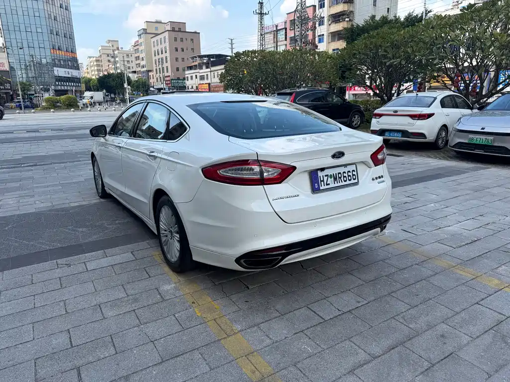 Ford Mondeo — миниатюра 6