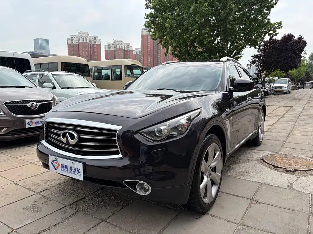 Купить Infiniti QX70
