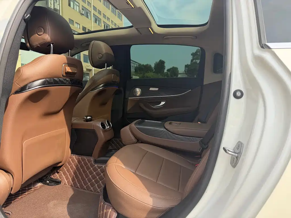 Mercedes-Benz E-Class — миниатюра 5