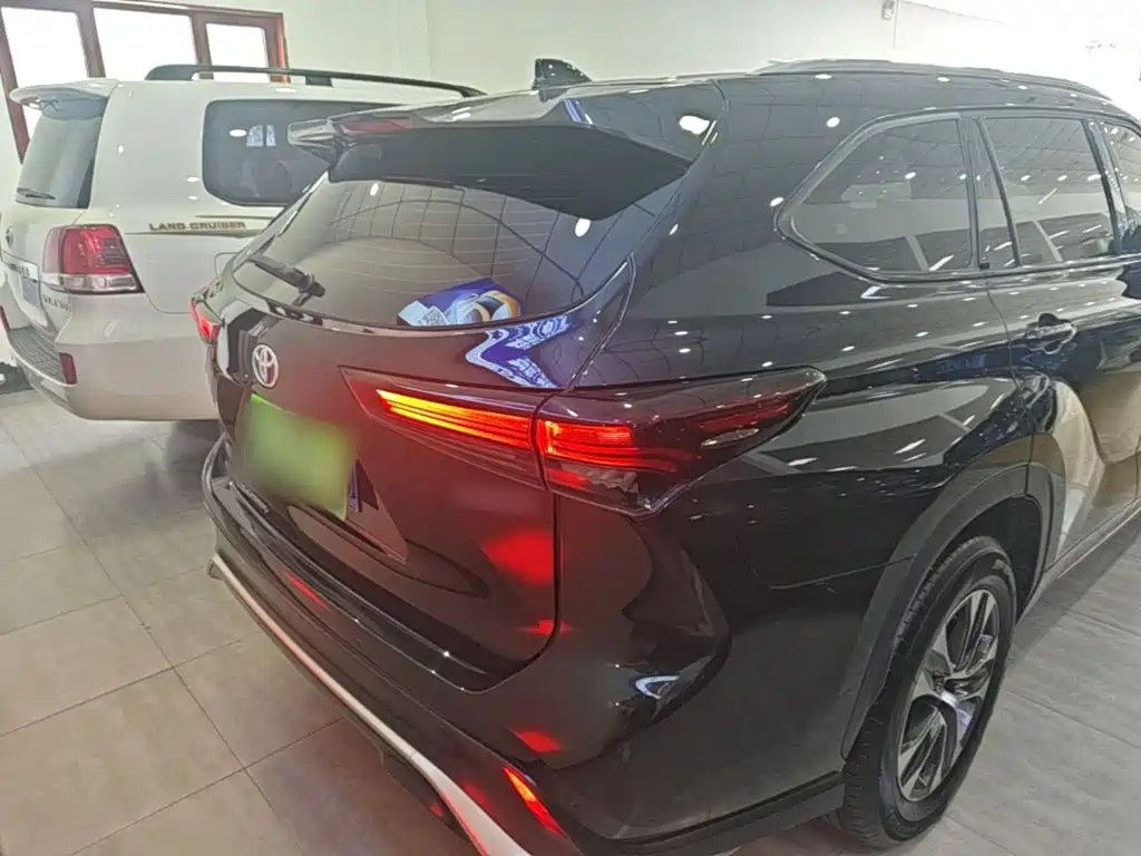 Toyota Crown Kluger — миниатюра 6