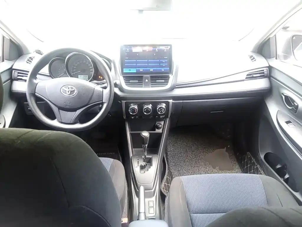 Toyota Yaris L — миниатюра 10