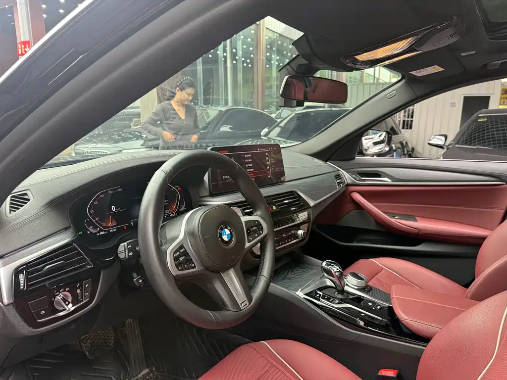 BMW 5 Series — миниатюра 8