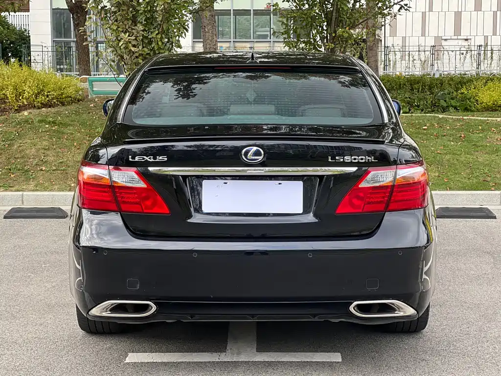 Lexus LS — миниатюра 5