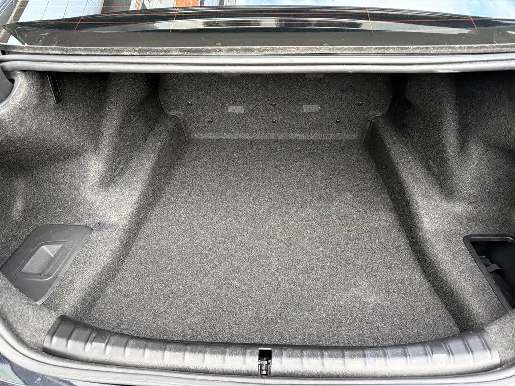BMW 5 Series — миниатюра 15