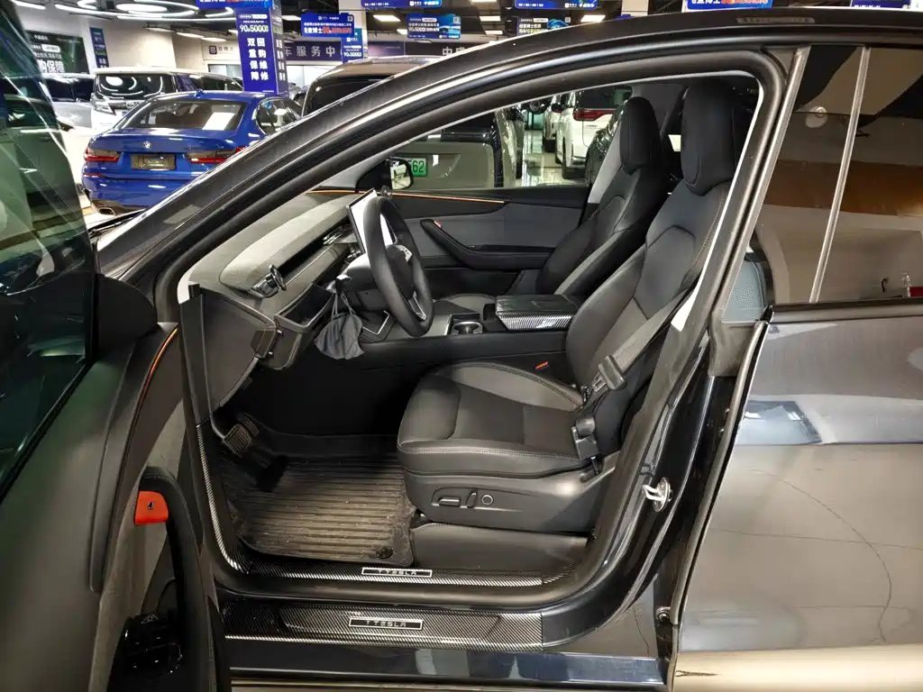 Tesla Model Y — миниатюра 6
