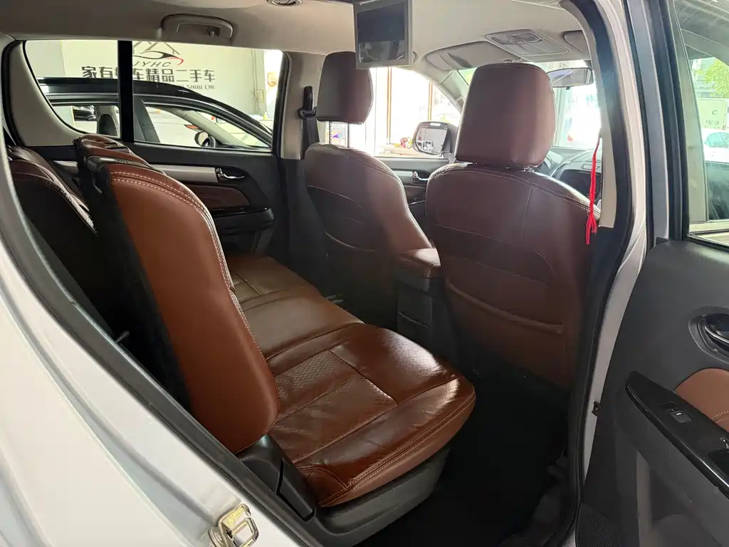 Isuzu MU-X — миниатюра 12