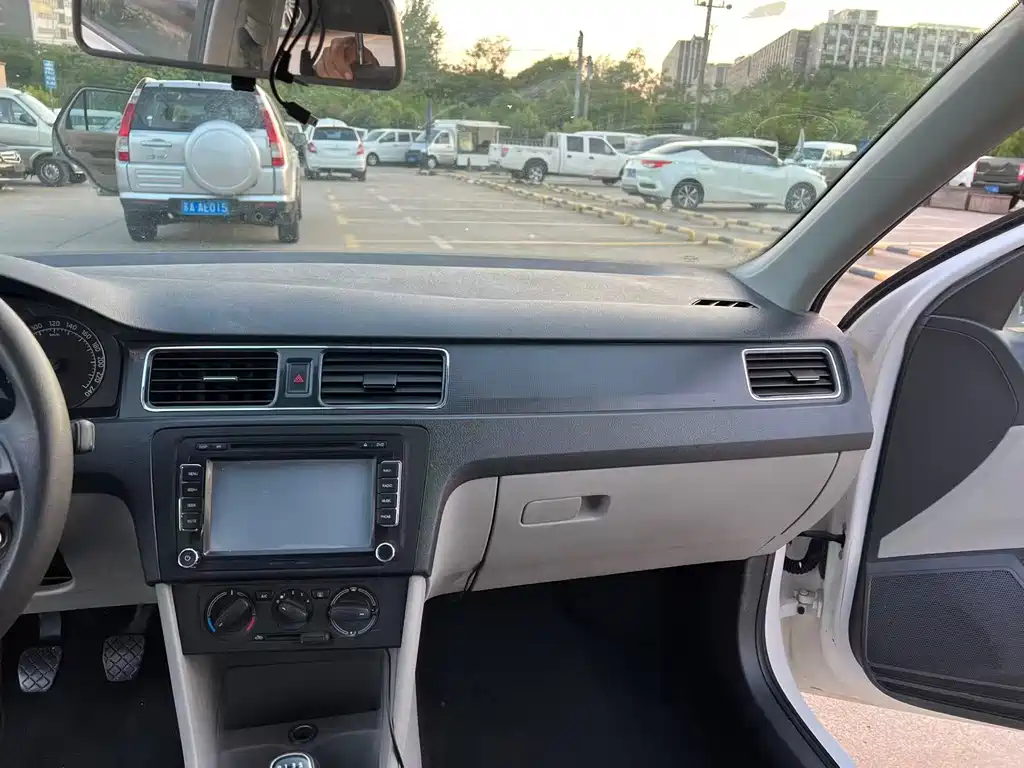 Skoda Rapid — миниатюра 8