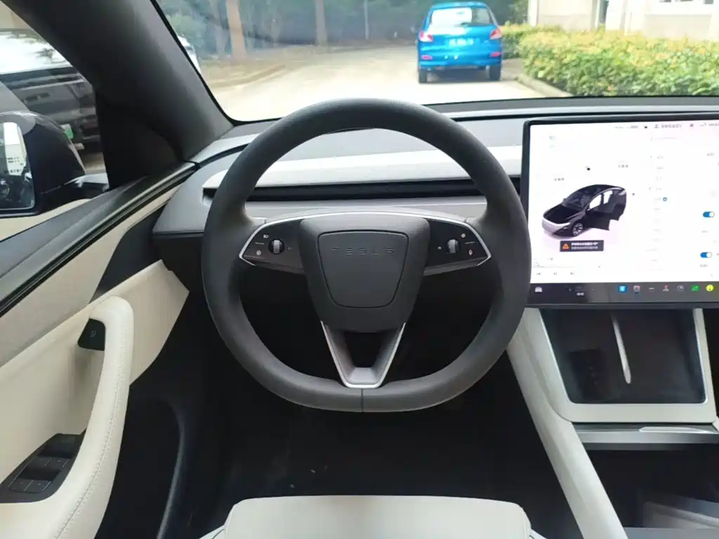 Tesla Model Y L — миниатюра 11