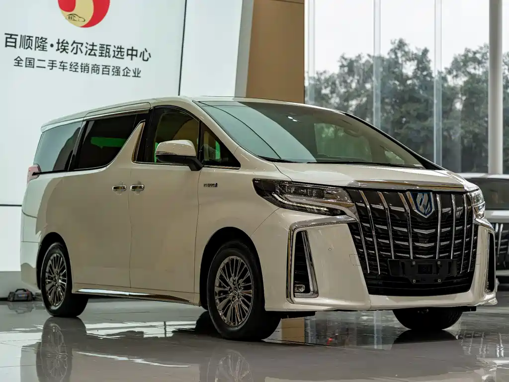 Toyota Alphard — миниатюра 3