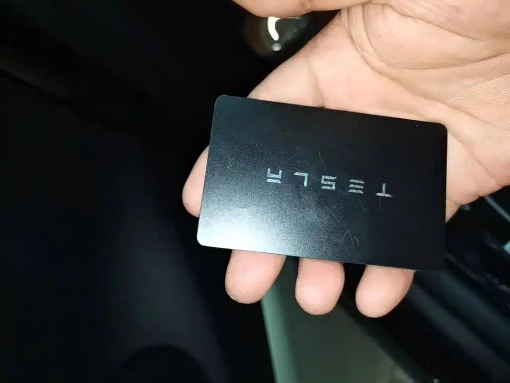 Tesla Model Y — миниатюра 9