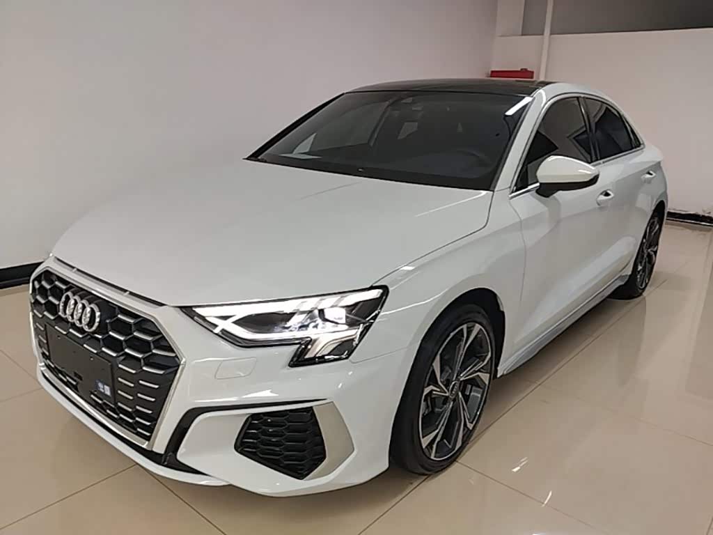 Audi Q2L 1.4 л 2023 г. Белый, пробег 44800 км