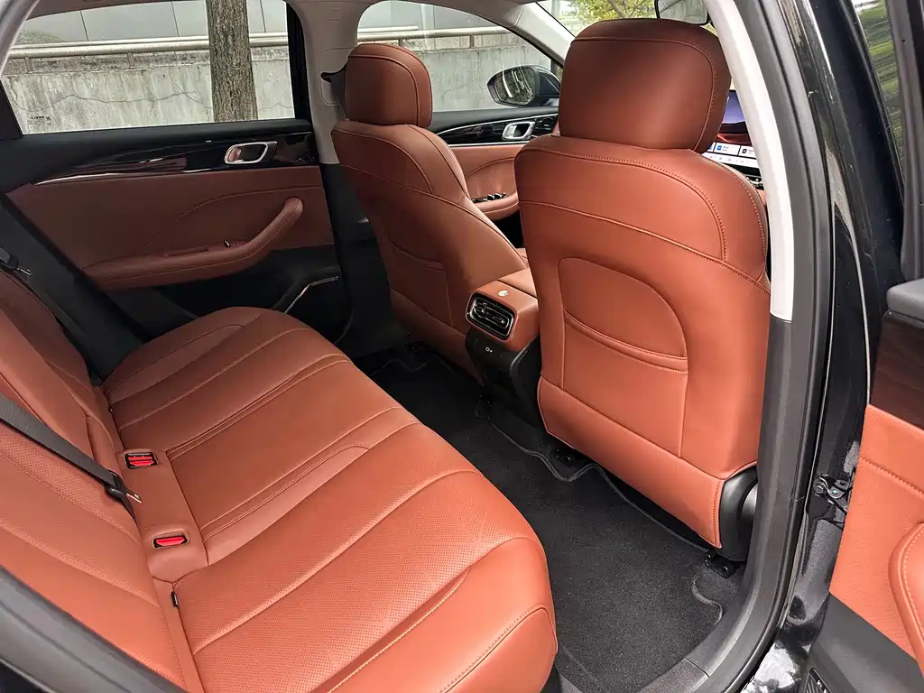 Geely Emgrand — миниатюра 8