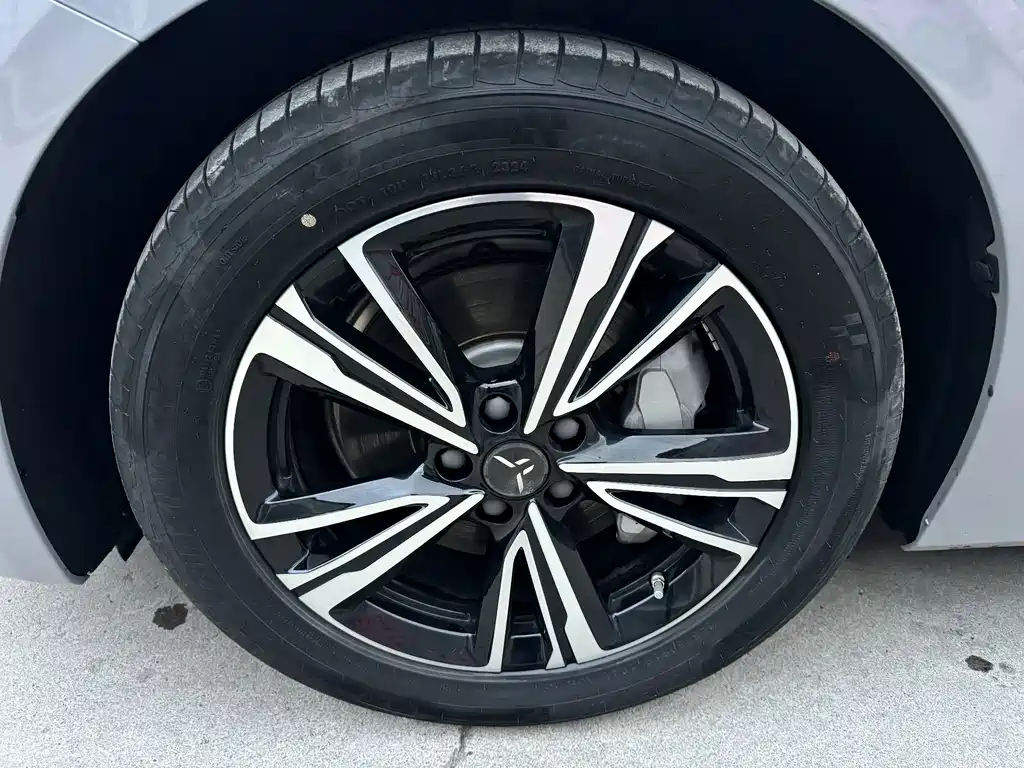 Hongqi Hongqi EH7 — миниатюра 5