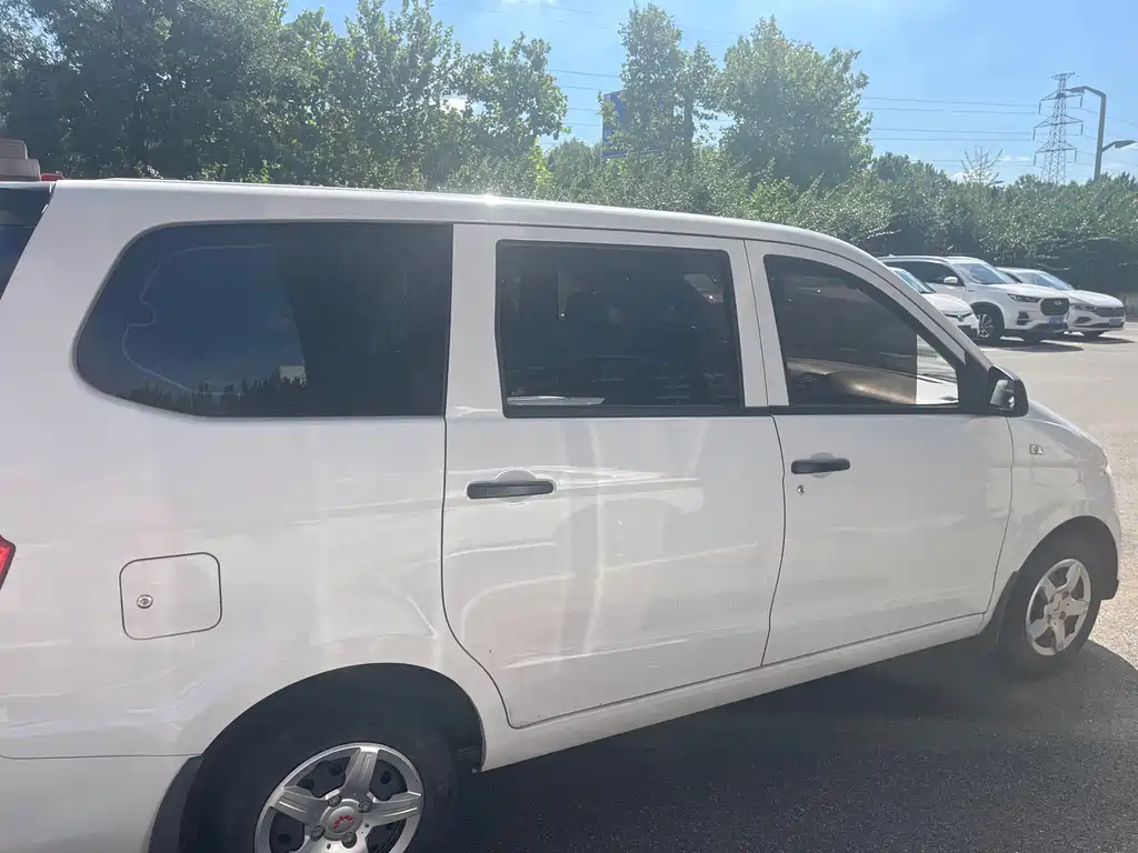 Wuling Hongguang — миниатюра 2