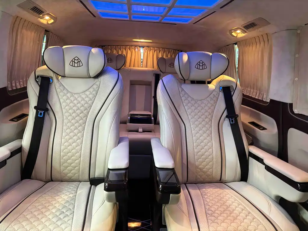 Mercedes-Benz Vito 2023 2.0T Elite 7 мест