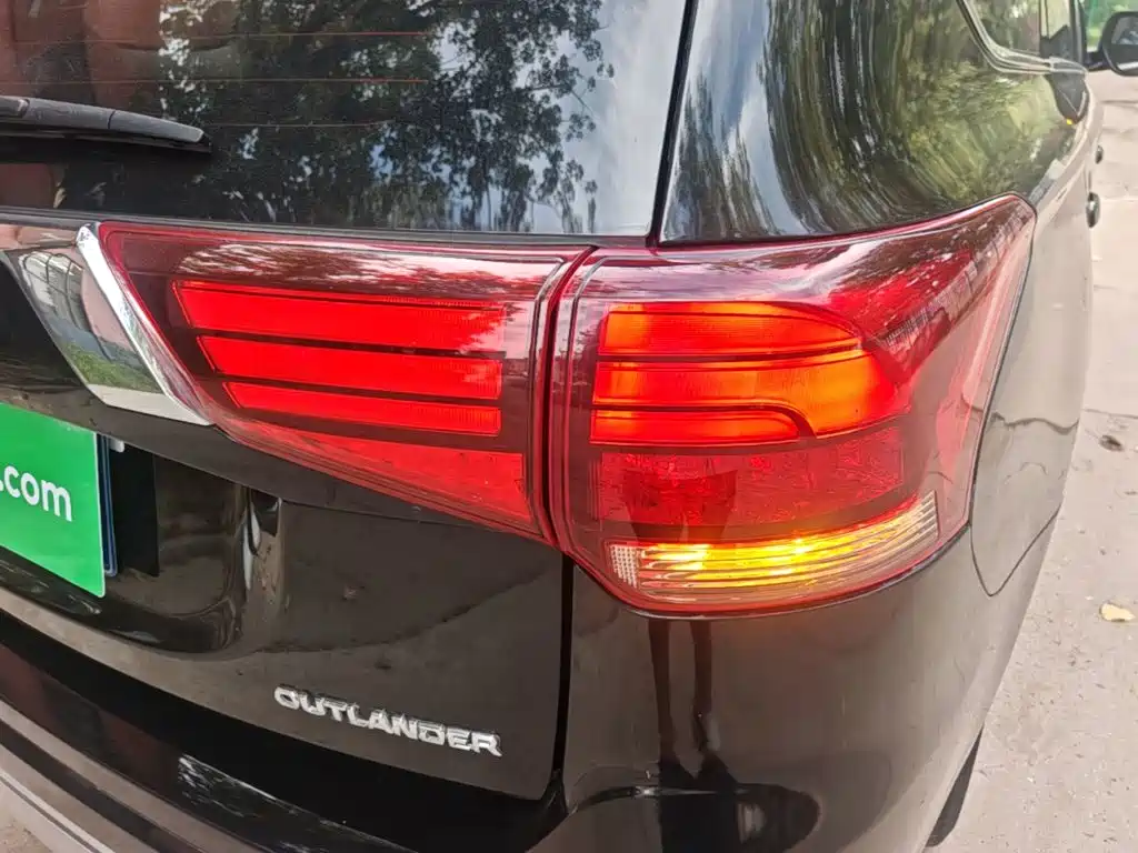 Mitsubishi Outlander — миниатюра 8
