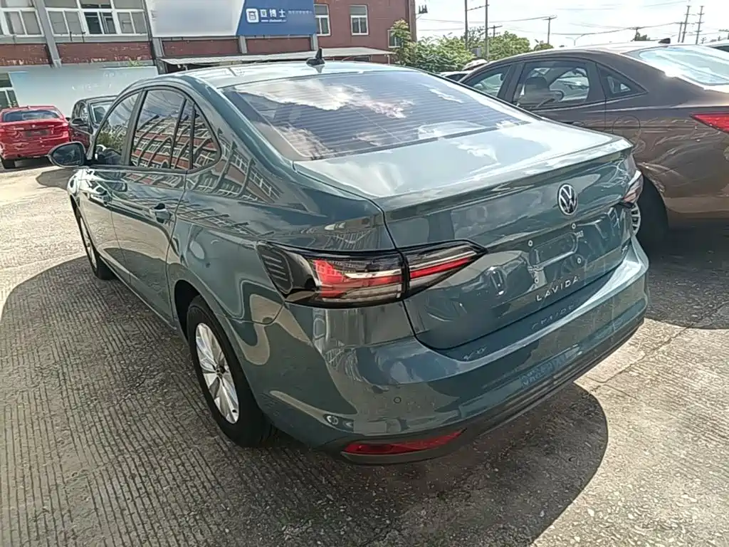 Volkswagen Lavida — миниатюра 5