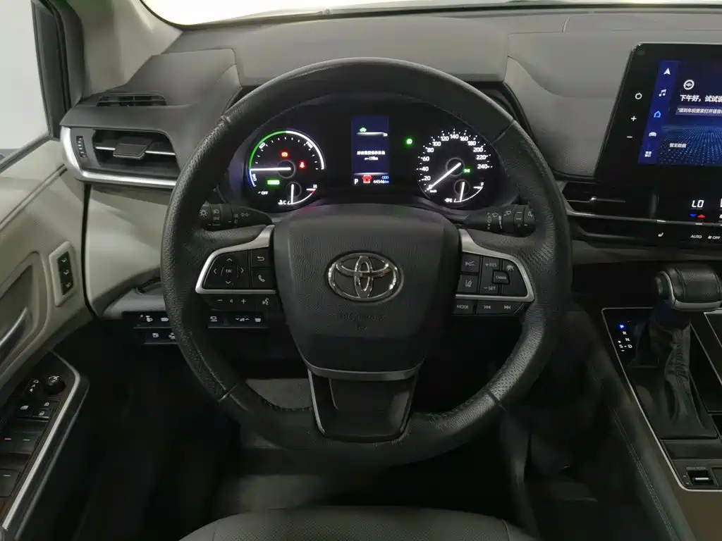Toyota Granvia — миниатюра 11