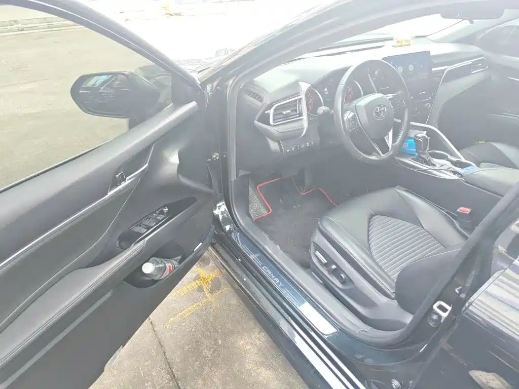Toyota Camry — миниатюра 17