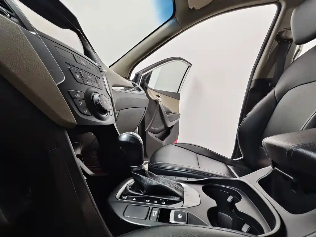 Hyundai Santa Fe — миниатюра 12