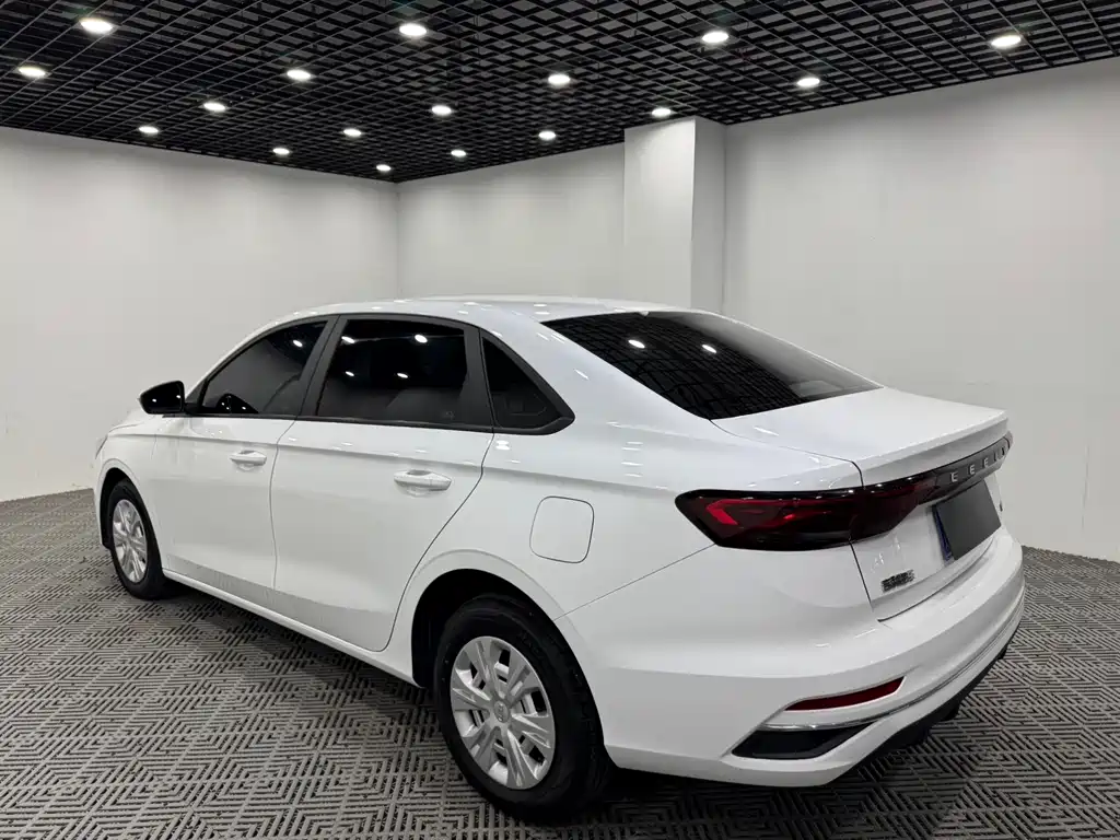 Geely Emgrand — миниатюра 9