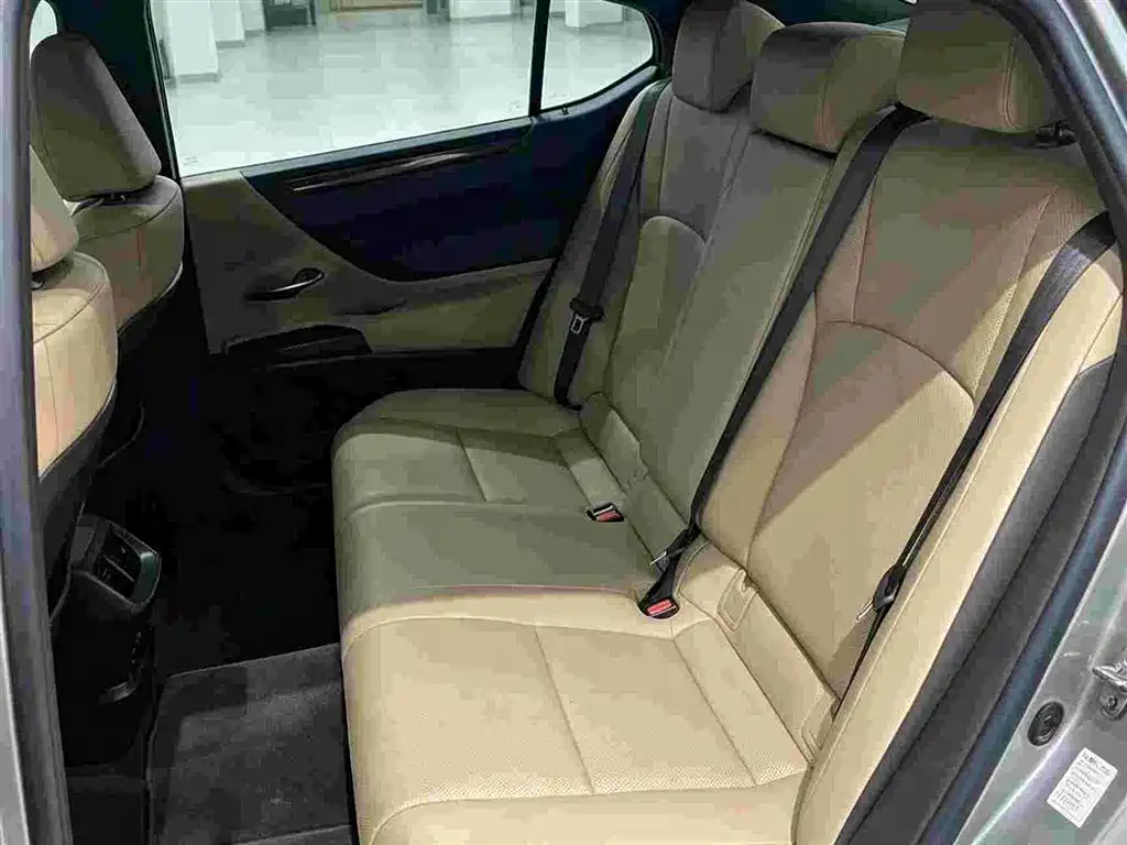 Lexus ES — миниатюра 7