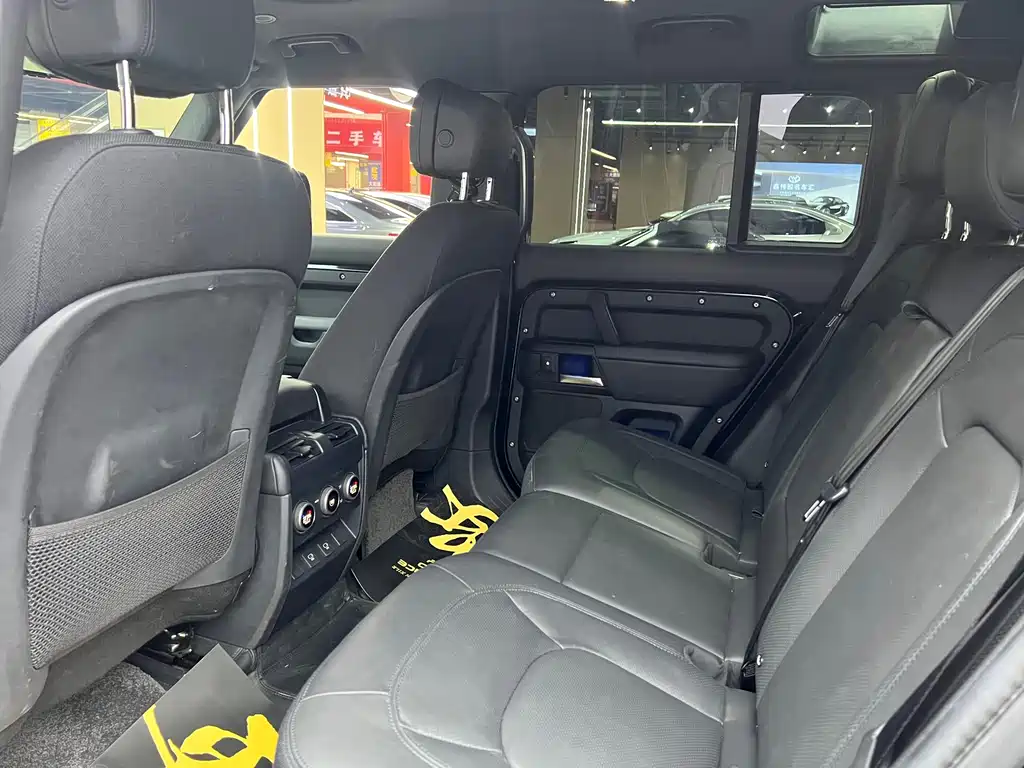 Land Rover Defender — миниатюра 10