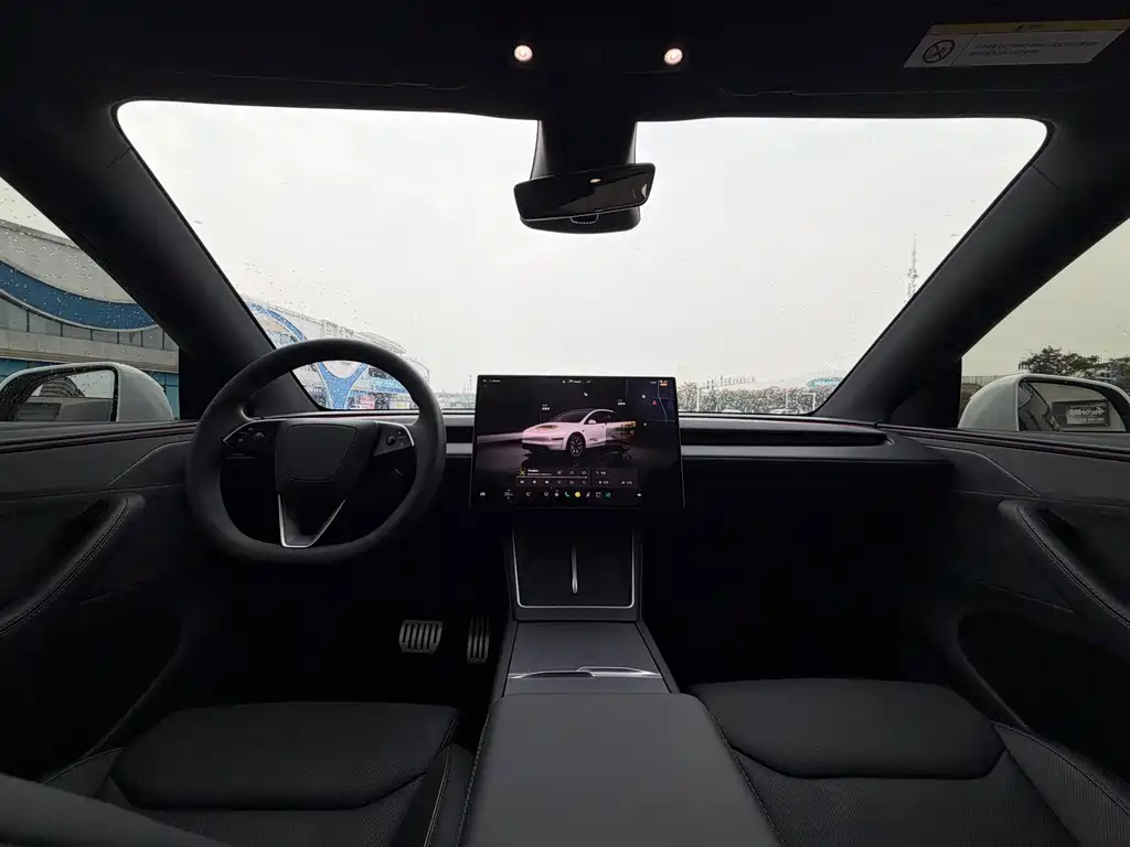 Tesla Model Y L — миниатюра 11