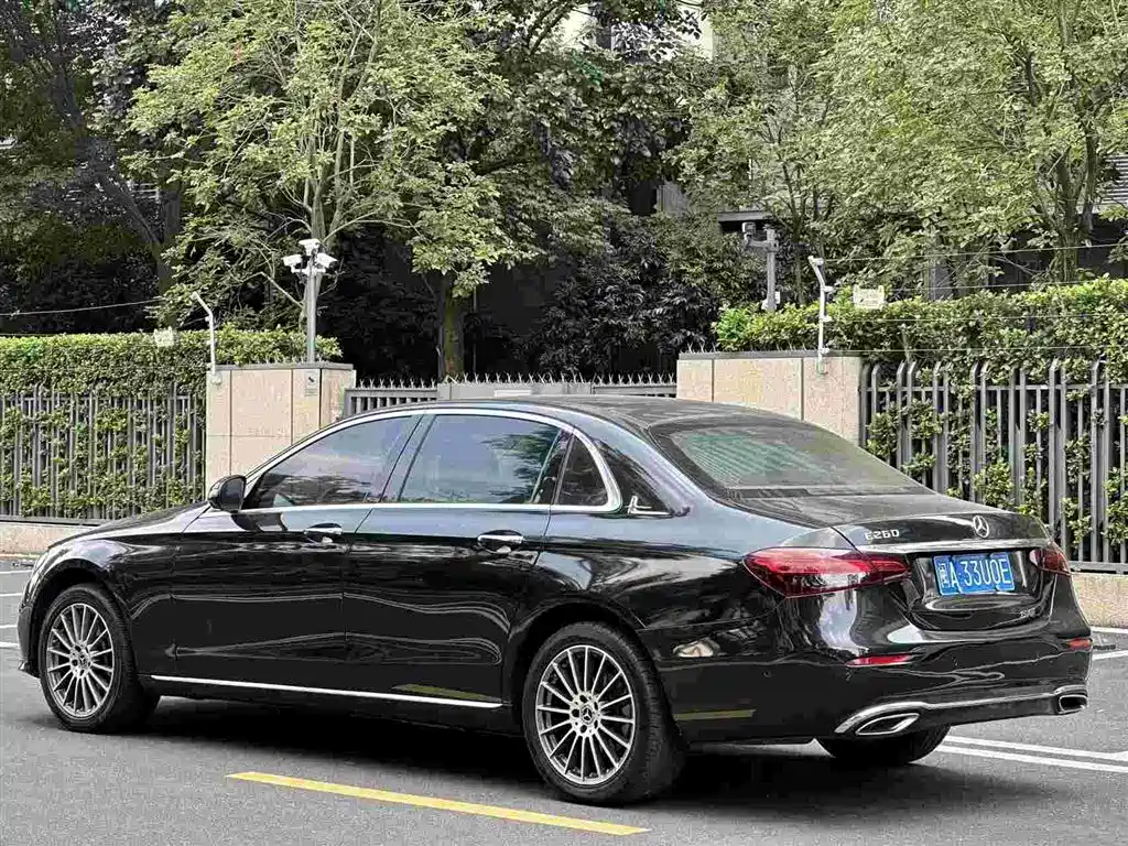 Mercedes-Benz E-Class — миниатюра 4