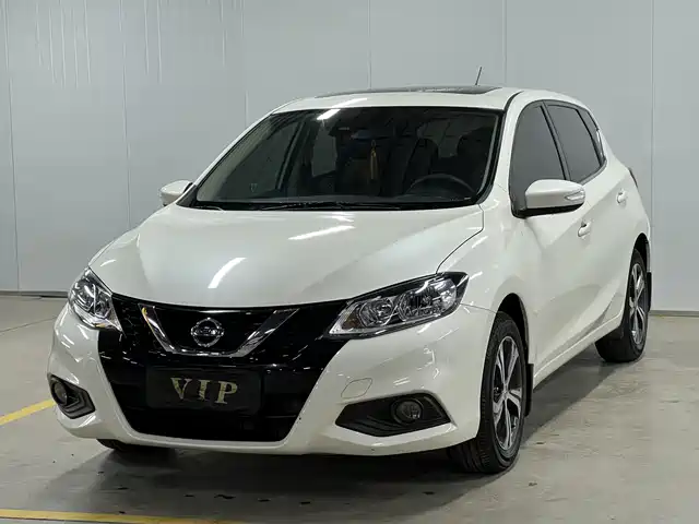NISSAN TIIDA