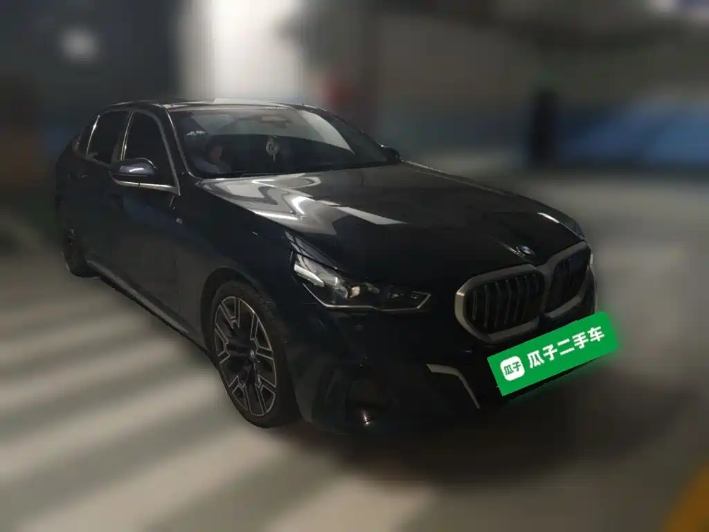 BMW 5 Series — миниатюра 24