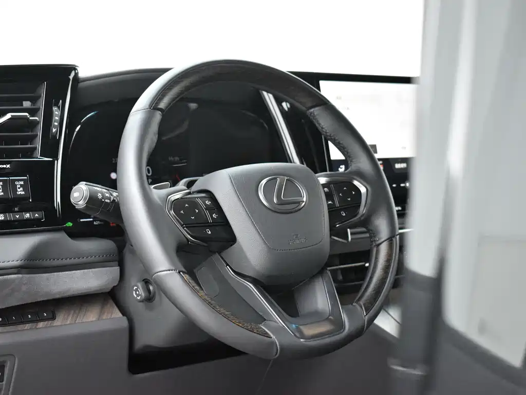 Lexus LM — миниатюра 13