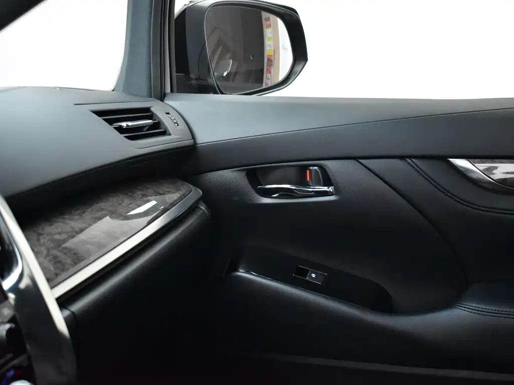 Toyota Vellfire — миниатюра 13