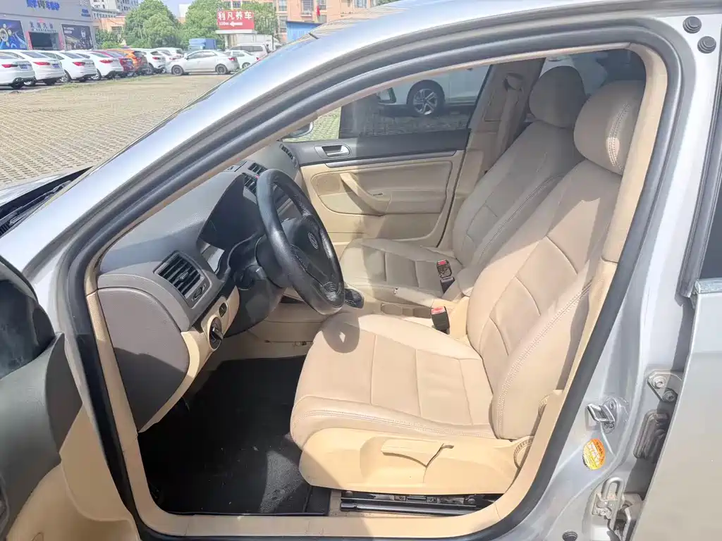Volkswagen Sagitar 2009 2.0L AT