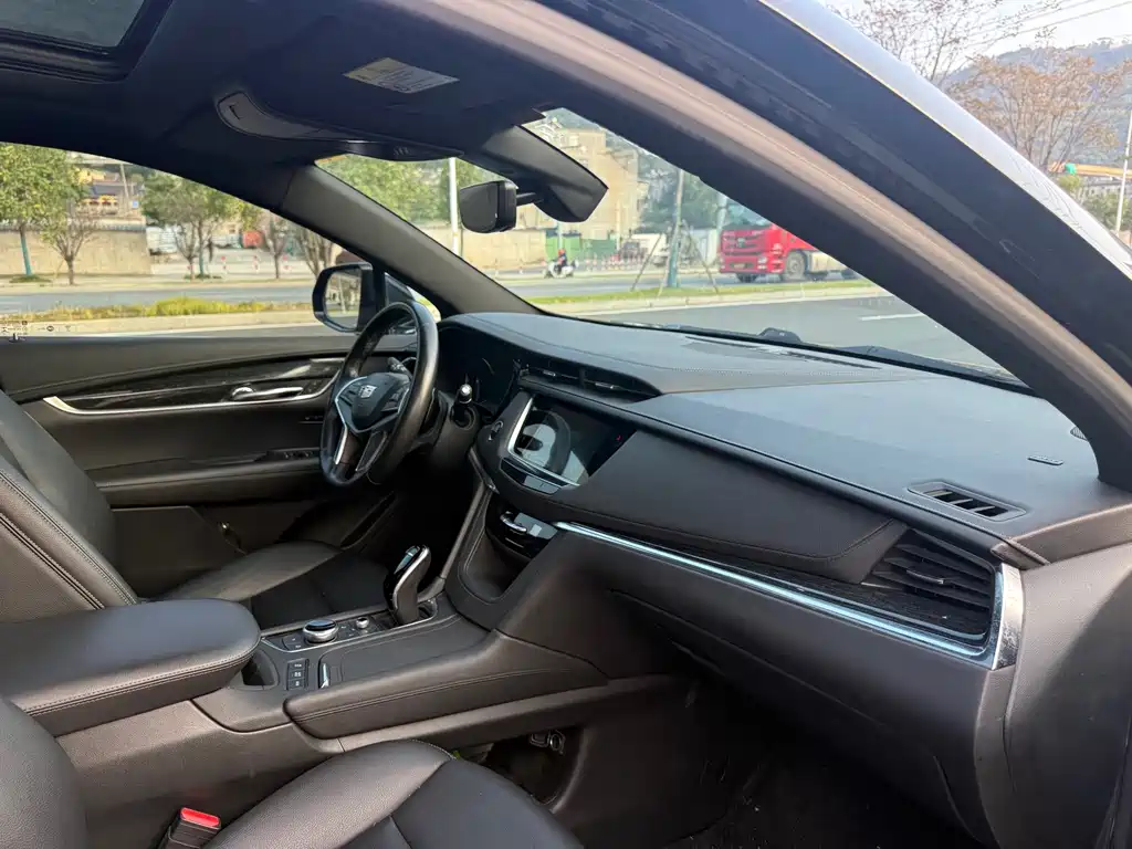 Cadillac XT5 — миниатюра 6