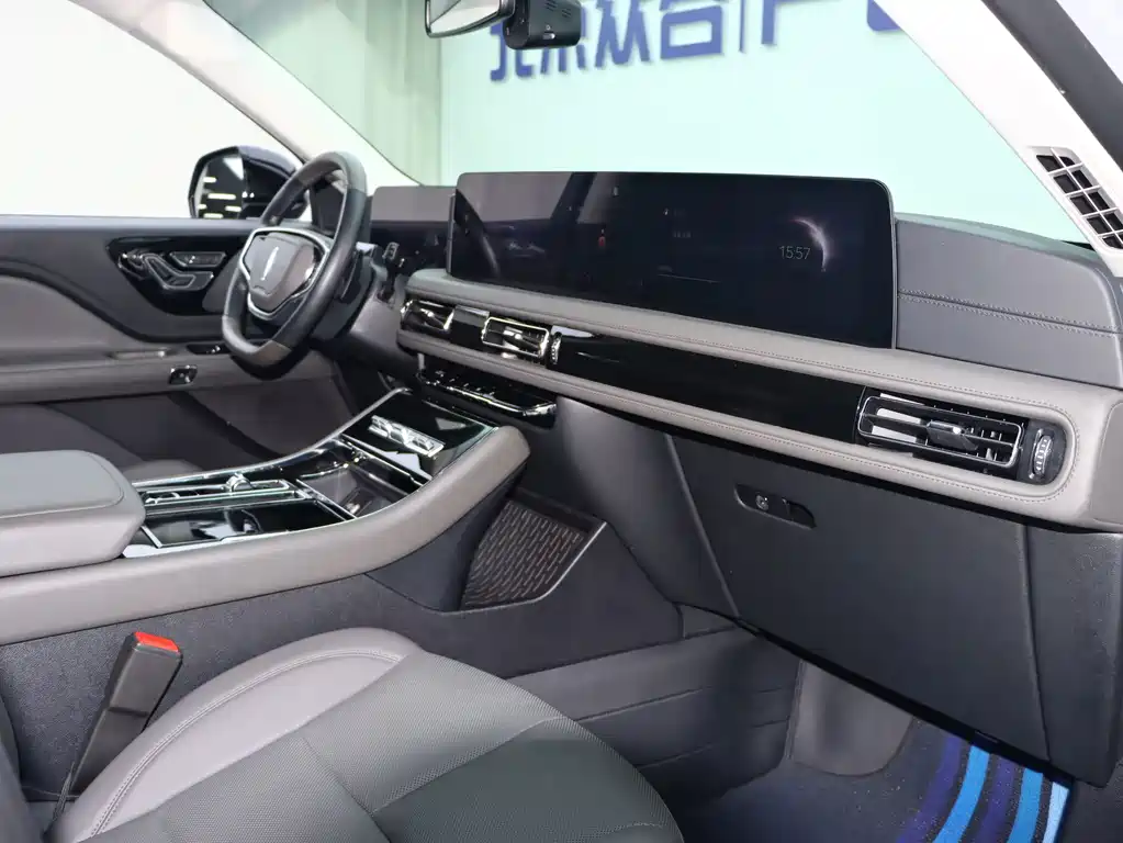 Lincoln Aviator — миниатюра 14