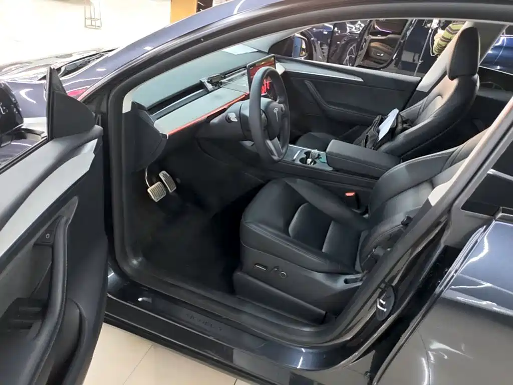 Tesla Model Y — миниатюра 16