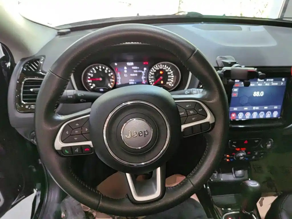 Jeep Compass — миниатюра 11
