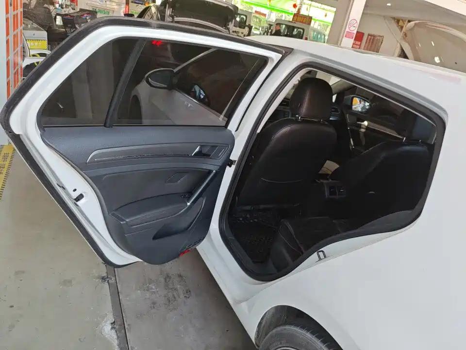 Volkswagen Golf — миниатюра 3