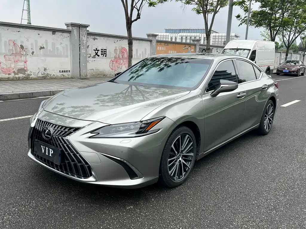 Lexus ES 2024